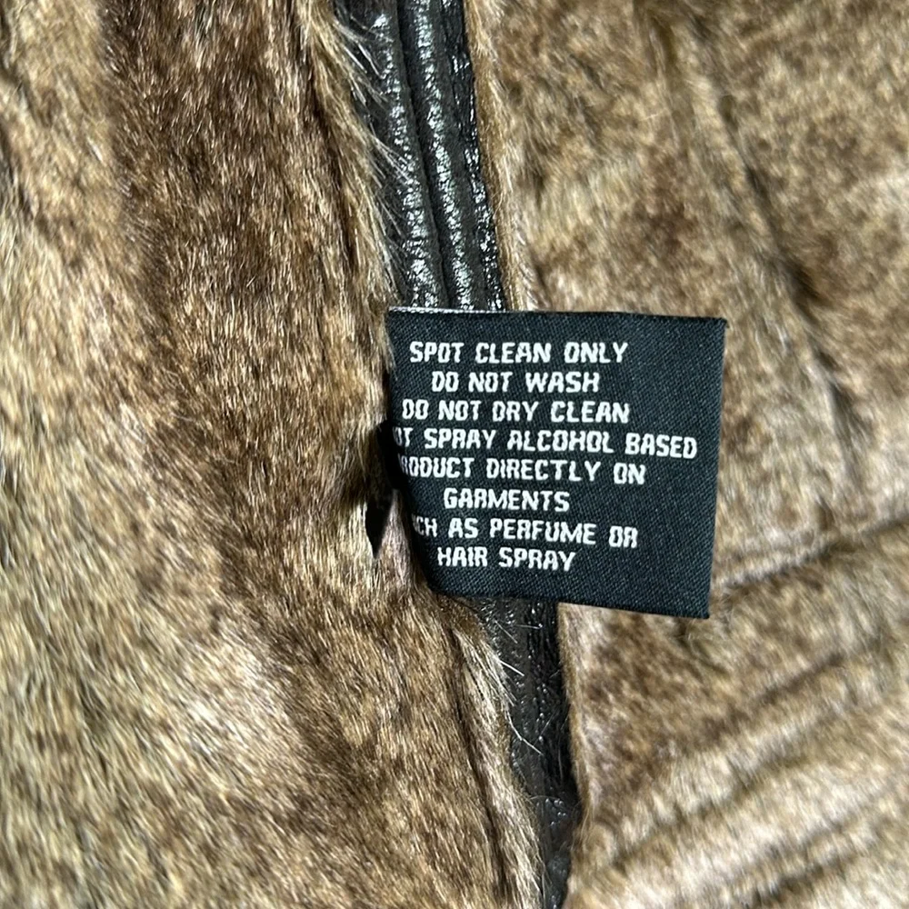 Guess - Picture 6 of 17